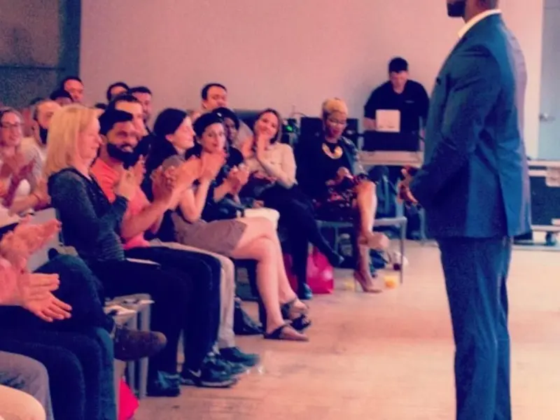 An audience applauding Gary Durrant
